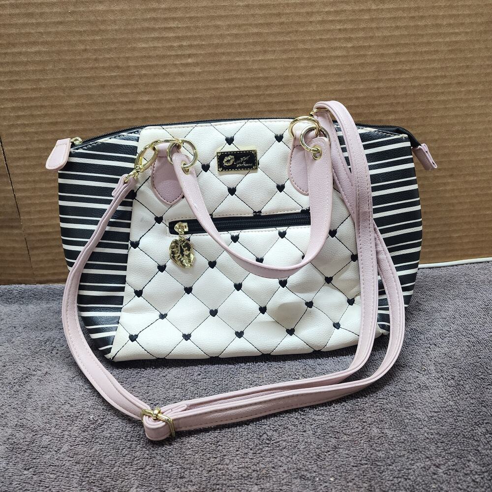 Betsey Johnson black and white hearts and stripes purse b53
